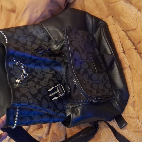 A coach bag gently use. - Picture 2 of 6